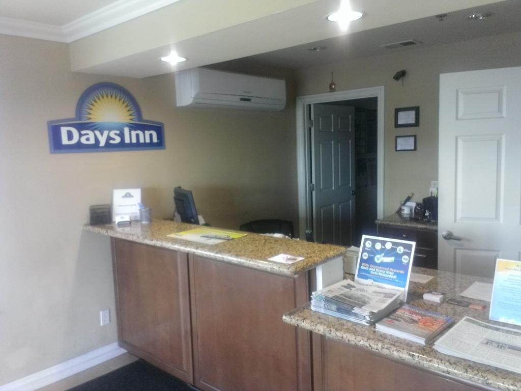 Days Inn By Wyndham Kingman East Kültér fotó