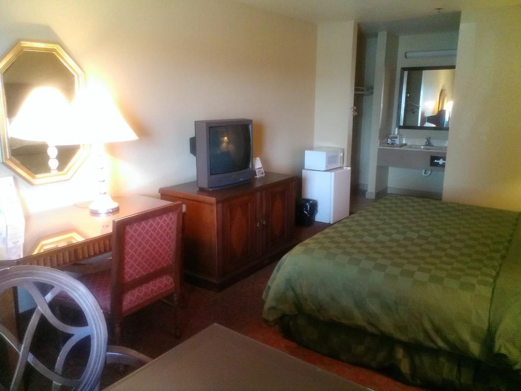 Days Inn By Wyndham Kingman East Kültér fotó