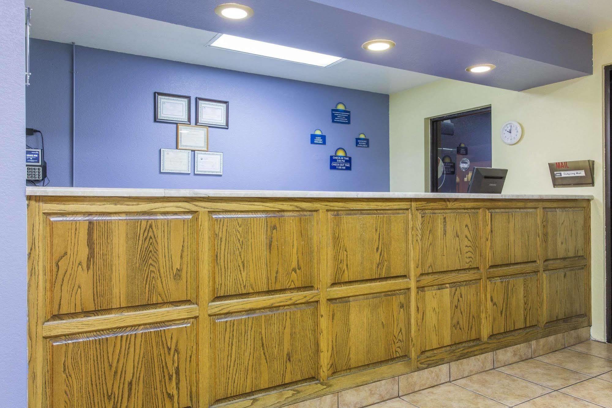 Days Inn By Wyndham Kingman East Kültér fotó