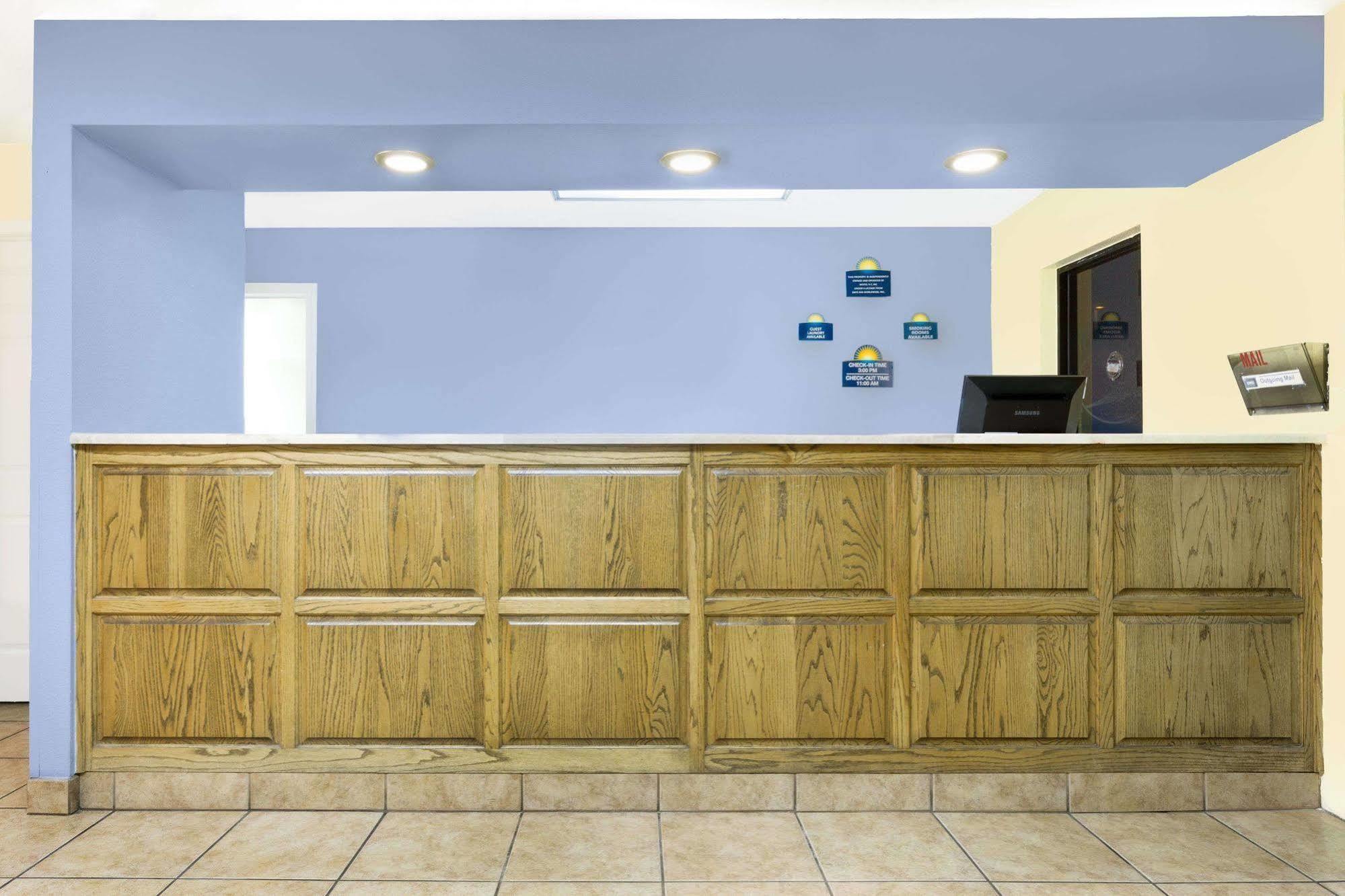 Days Inn By Wyndham Kingman East Kültér fotó